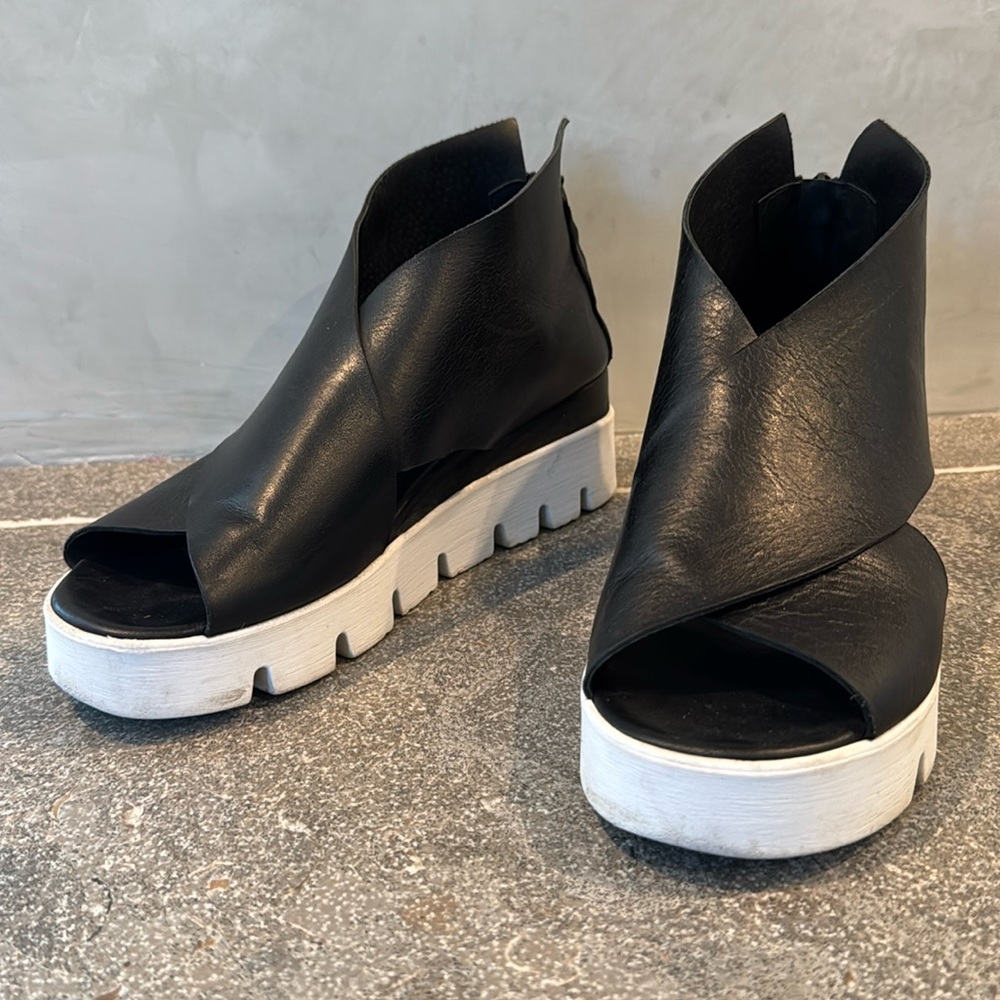 8100 Melrose Sandals